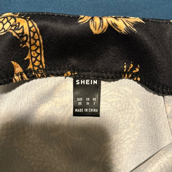 Dragon Print Mini Skirt - Picture 3 of 4